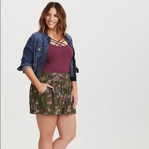 TORRID OLIVE GAUZE FLORAL PRINT SHORTS